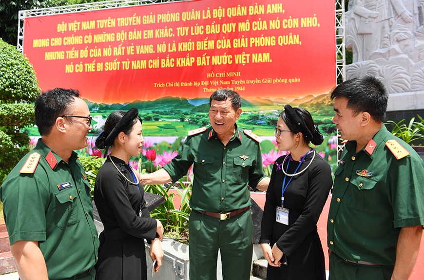 80 năm lắng đọng nghĩa tình