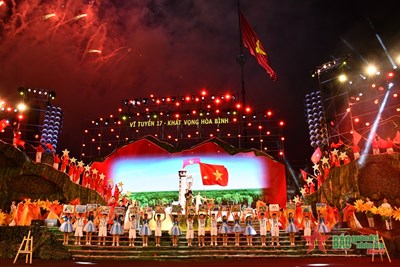 View - 	Chương trình nghệ thuật chính luận “Vĩ tuyến 17 - Khát vọng hòa bình”