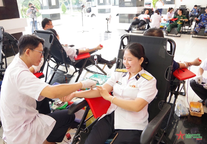 Học viện Hải quân tham gia chương trình hiến máu tình nguyện