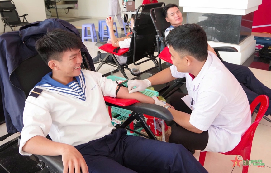 Học viện Hải quân tham gia chương trình hiến máu tình nguyện