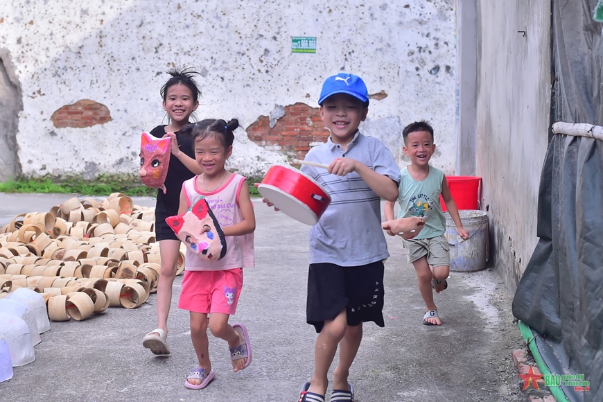 Ngôi làng lâu đời làm đồ chơi Trung thu truyền thống