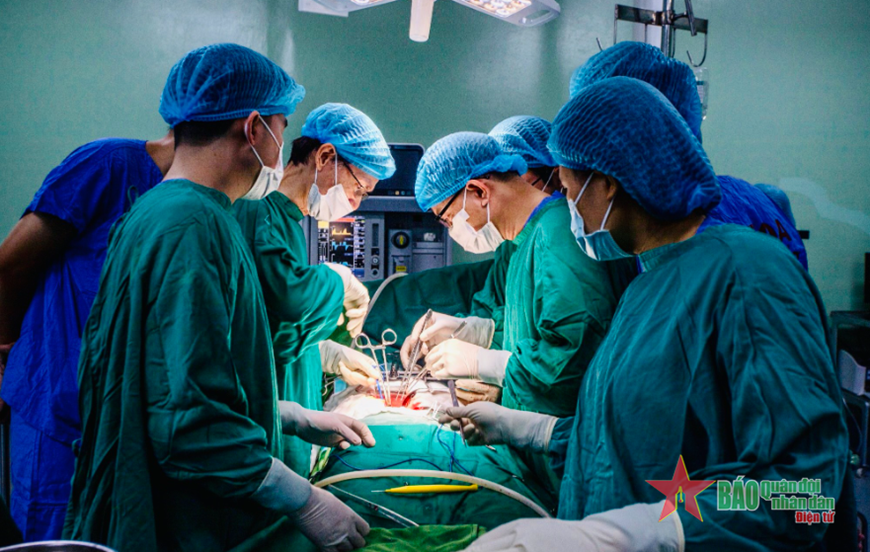 “Tư lệnh” ghép đa tạng đầu tiên tại Việt Nam - Hoàng Mạnh An