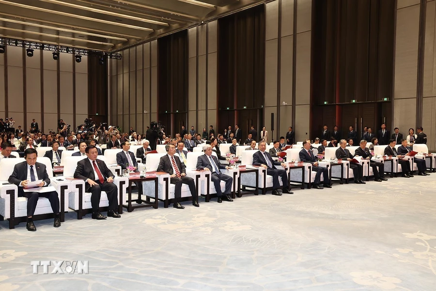 Tổng Bí thư, Chủ tịch nước Tô Lâm gặp gỡ đại diện nhân sĩ hữu nghị Trung Quốc
