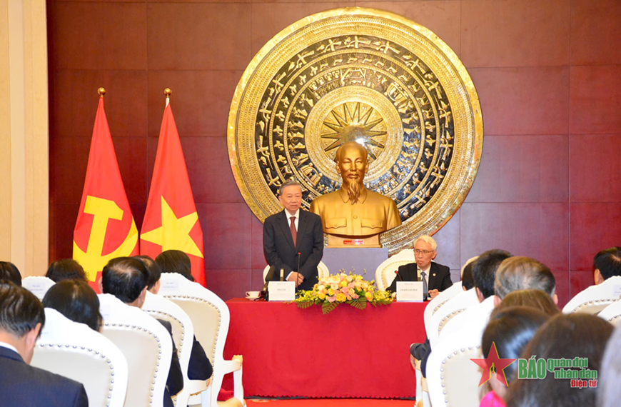 Tổng Bí thư, Chủ tịch nước Tô Lâm thăm Đại sứ quán và gặp gỡ cộng đồng người Việt Nam tại Trung Quốc
