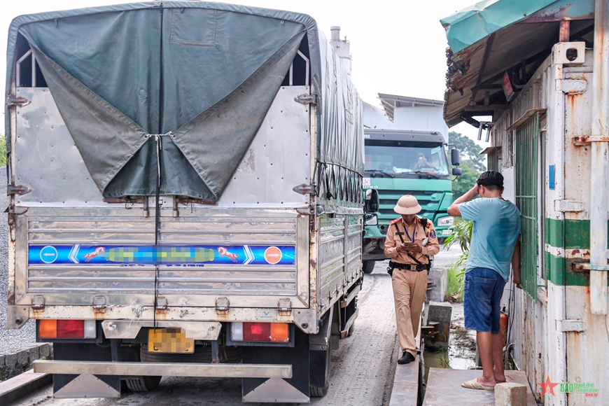 Hà Nội: Xử lý vi phạm an toàn giao thông cửa ngõ phía Đông và phía Bắc Thủ đô