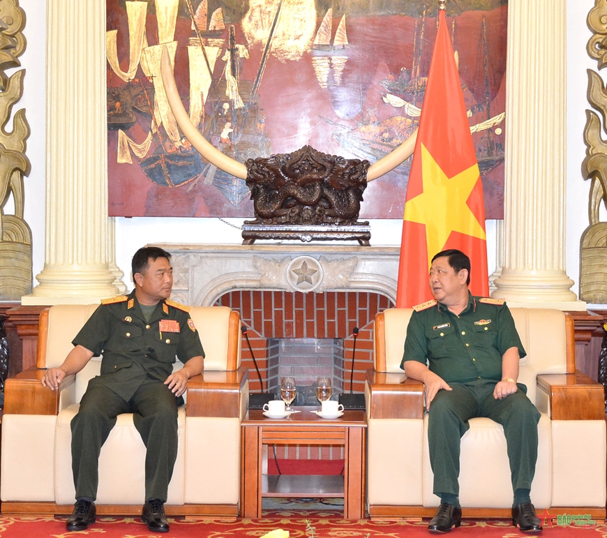 Thượng tướng Huỳnh Chiến Thắng tiếp Cục trưởng Cục Tác chiến Quân đội nhân dân Lào