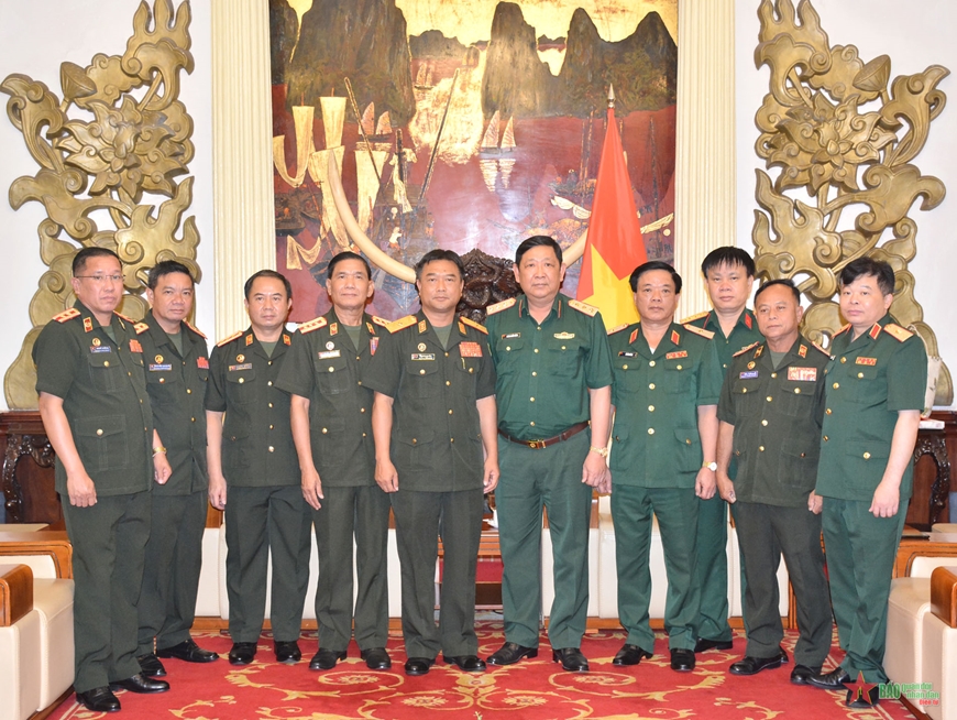 Thượng tướng Huỳnh Chiến Thắng tiếp Cục trưởng Cục Tác chiến Quân đội nhân dân Lào