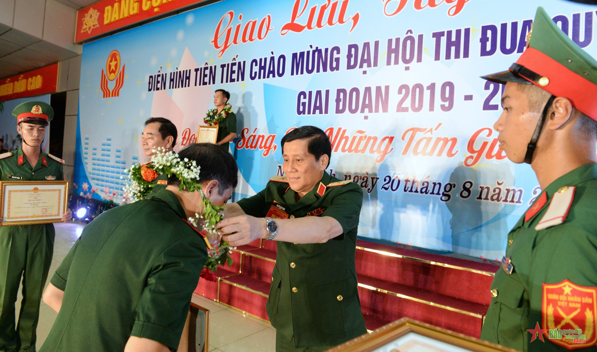 Quân đoàn 12 tổ chức giao lưu, tuyên dương điển hình tiên tiến