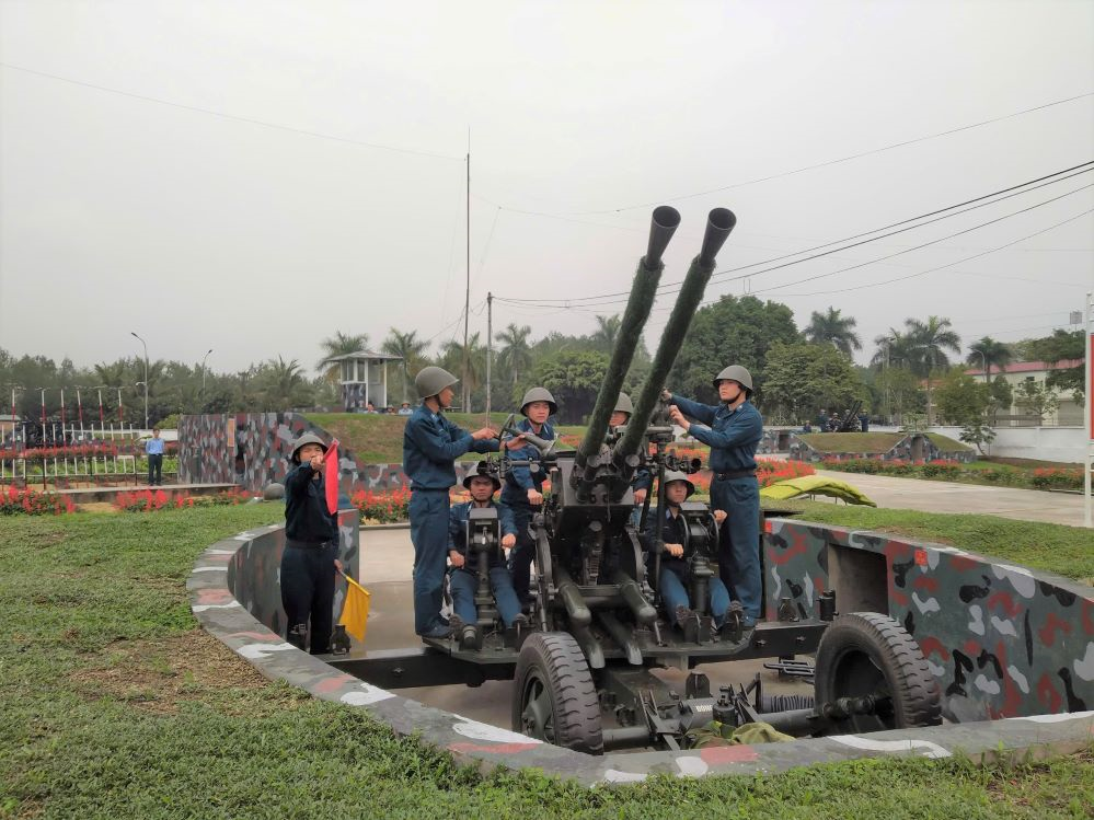 Tích cực luyện tập để chủ động ứng phó với các tình huống 