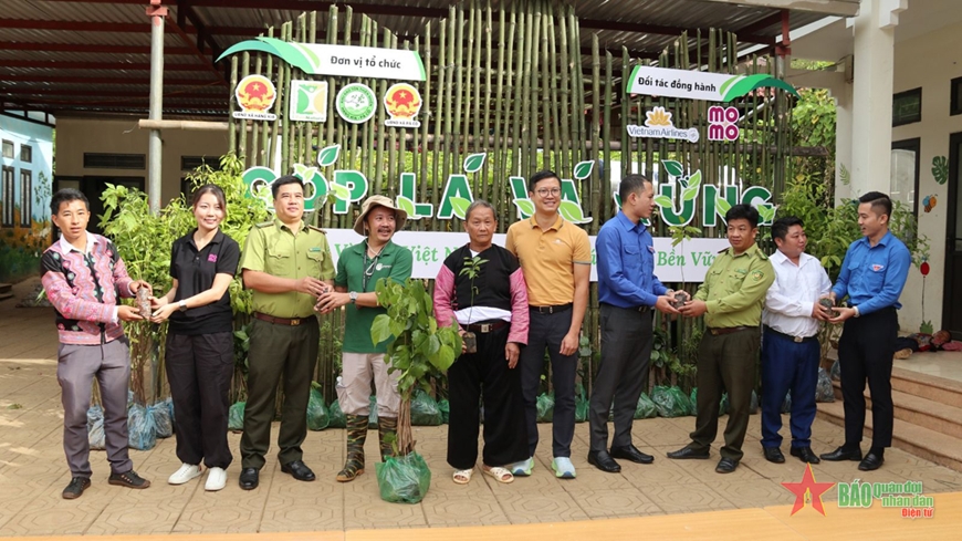 18.000 cây xanh được trồng để “Góp lá vá rừng-vì một Việt Nam xanh và phát triển bền vững”