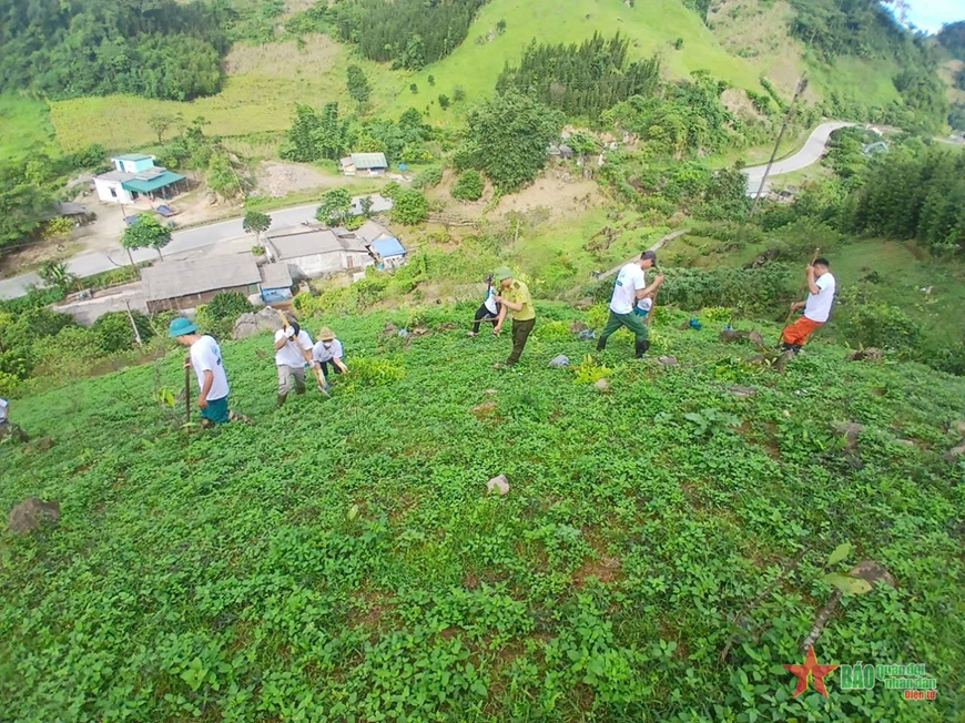 18.000 cây xanh được trồng để “Góp lá vá rừng-vì một Việt Nam xanh và phát triển bền vững”