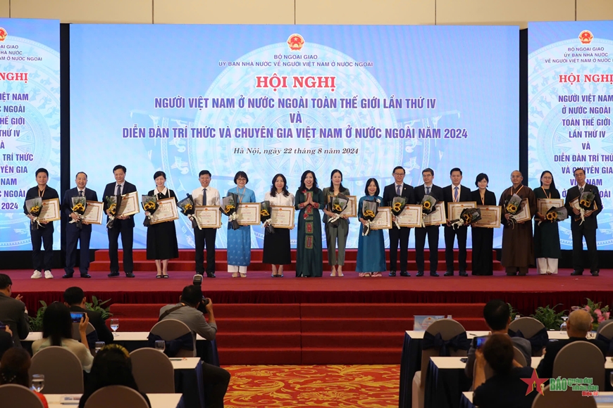 Bế mạc Hội nghị người Việt Nam ở nước ngoài toàn thế giới lần thứ tư