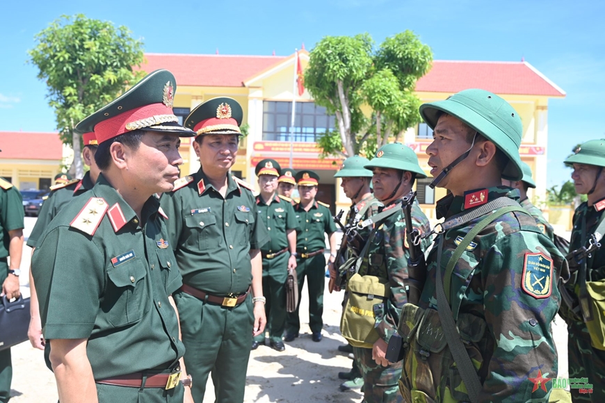 Bộ Tổng Tham mưu kiểm tra sẵn sàng chiến đấu tại Nghệ An