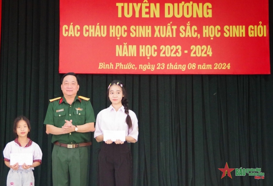 Tuyên dương 138 học sinh xuất sắc, học sinh giỏi năm học 2023-2024