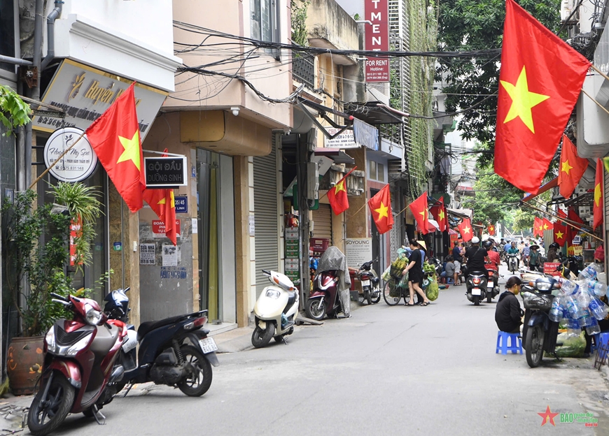 View - 	Hà Nội trang hoàng chào mừng 79 năm Cách mạng Tháng Tám-Quốc khánh 2-9