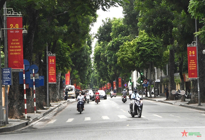 View - 	Hà Nội trang hoàng chào mừng 79 năm Cách mạng Tháng Tám-Quốc khánh 2-9