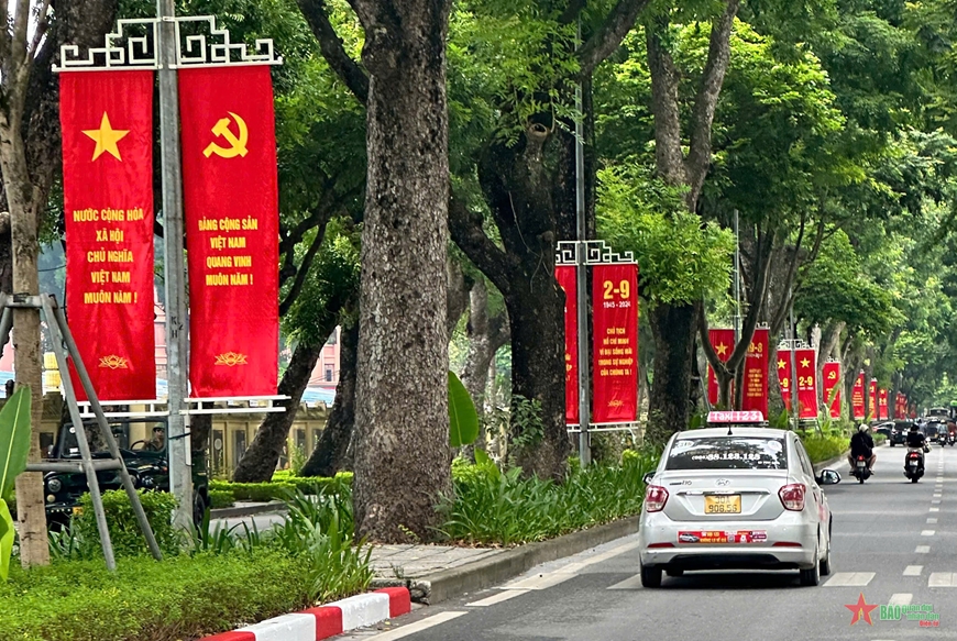 View - 	Hà Nội trang hoàng chào mừng 79 năm Cách mạng Tháng Tám-Quốc khánh 2-9