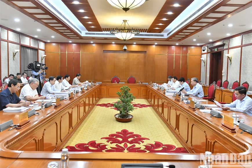 Tổng Bí thư, Chủ tịch nước Tô Lâm chủ trì họp Bộ Chính trị về Quy hoạch Thành phố Hồ Chí Minh thời kỳ 2021 - 2030, tầm nhìn đến năm 2050
