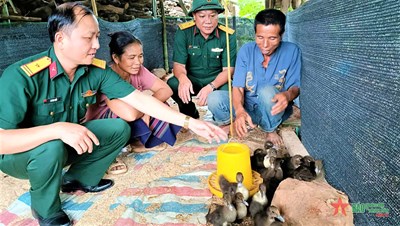 View - 	Đoàn KT-QP 4 (Quân khu 4) giúp dân bản Tặng Phăn thoát nghèo