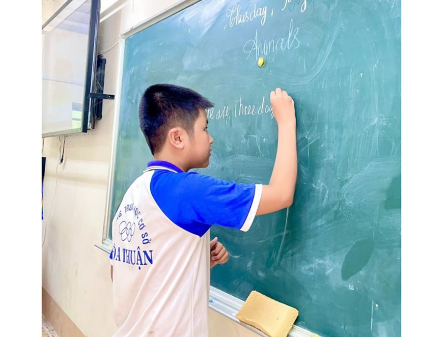 Hăng hái lên bảng trả lời câu hỏi. 