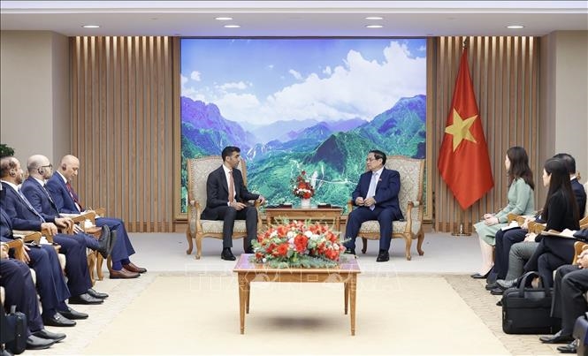 Thủ tướng Phạm Minh Chính tiếp Quốc vụ khanh phụ trách ngoại thương của UAE