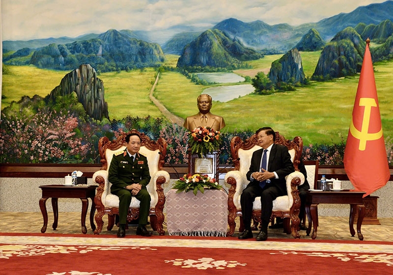 Thượng tướng Trịnh Văn Quyết chào xã giao Tổng Bí thư, Chủ tịch nước Lào Thongloun Sisoulith