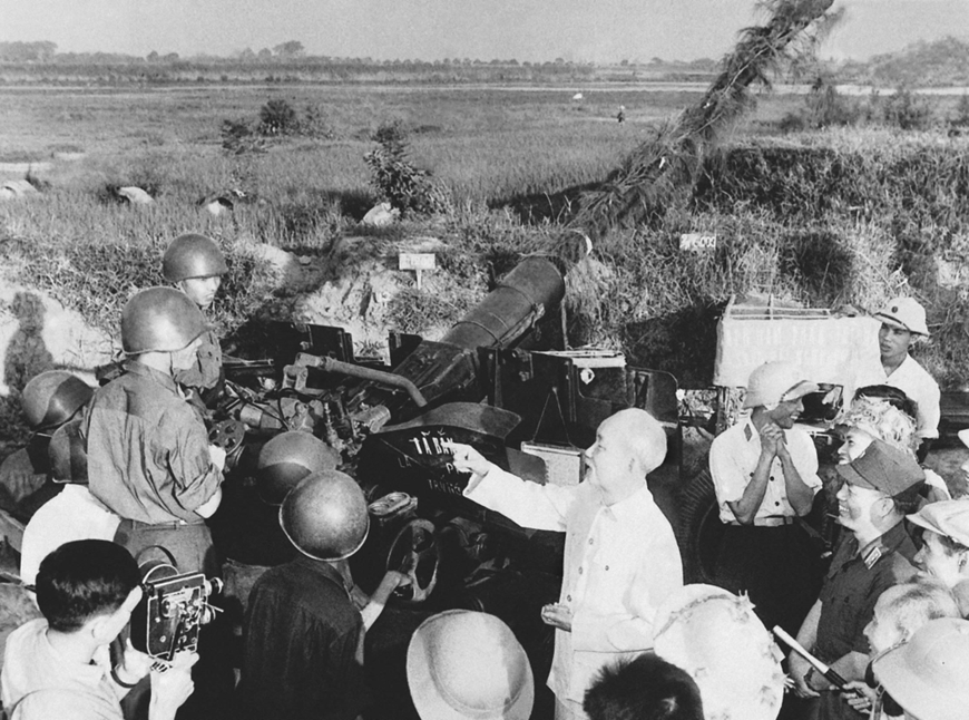 Di chúc Chủ tịch Hồ Chí Minh - Ngọn cờ đoàn kết, dẫn dắt toàn dân tộc đi tới tương lai tươi sáng - Bài 4: Toàn quân đồng lòng thực hiện Di chúc của Bác