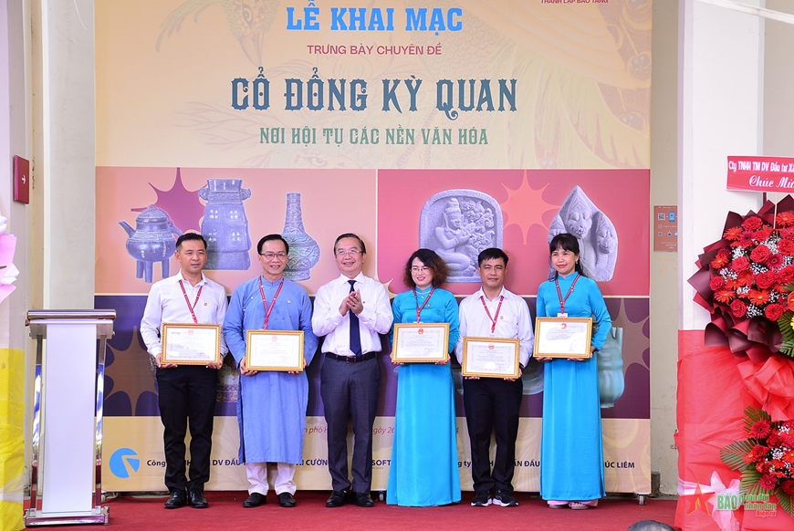 Giới thiệu nhiều hiện vật quý trong trưng bày “Cổ đổng kỳ quan – Nơi hội tụ các nền văn hóa”