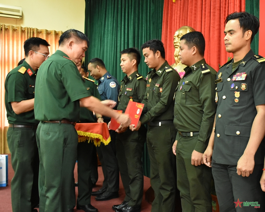 Bế mạc lớp tập huấn nghiệp vụ công tác lịch sử quân sự cho cán bộ Quân đội Hoàng gia Campuchia