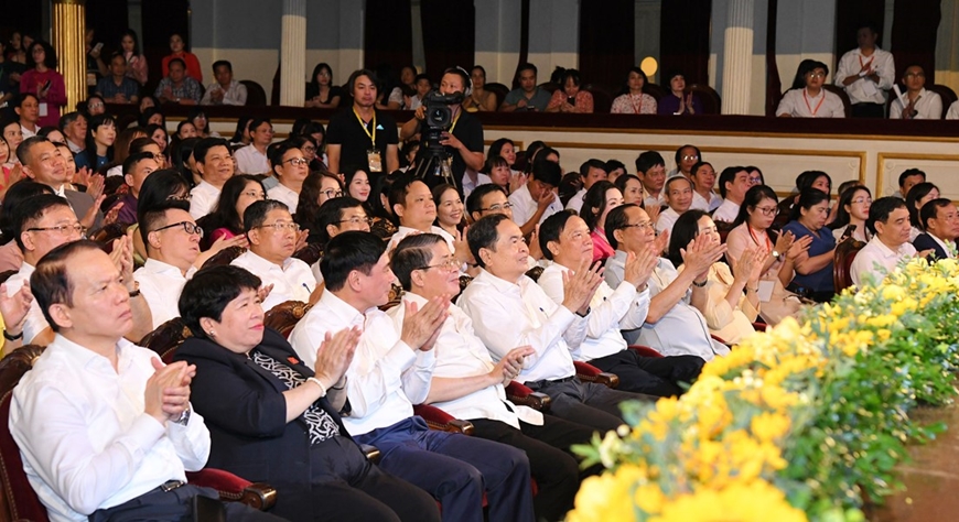 Chủ tịch Quốc hội Trần Thanh Mẫn dự Chương trình nghệ thuật đặc biệt “Nắng Ba Đình”
