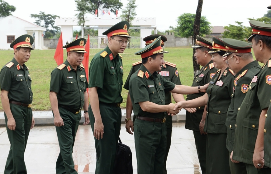 Thượng tướng Trịnh Văn Quyết thăm Trường Lý luận Chính trị Quân đội nhân dân Lào