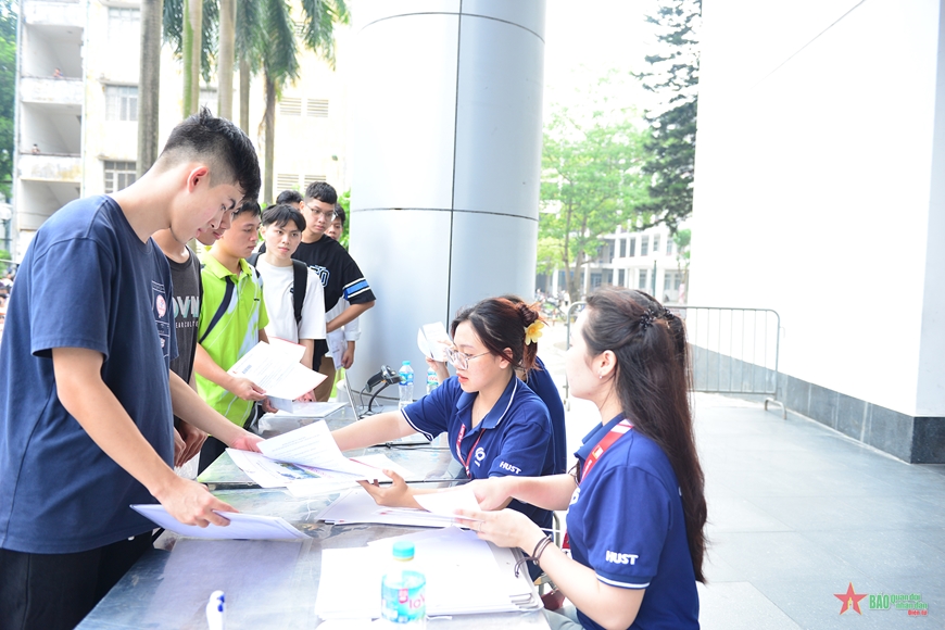 Khoảng 10.000 tân sinh viên nhập học vào Đại học Bách khoa Hà Nội