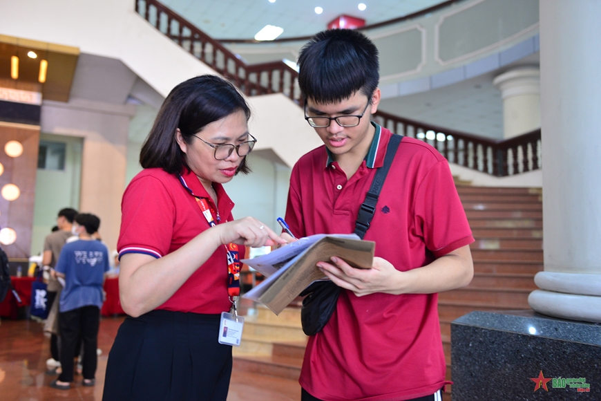 Khoảng 10.000 tân sinh viên nhập học vào Đại học Bách khoa Hà Nội