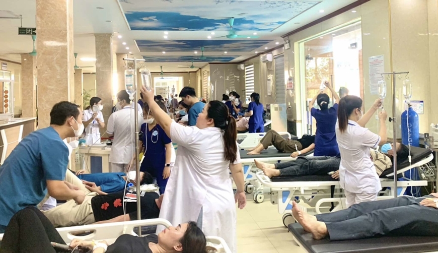 Phú Thọ: Hơn 150 công nhân nhập viện nghi bị ngộ độc