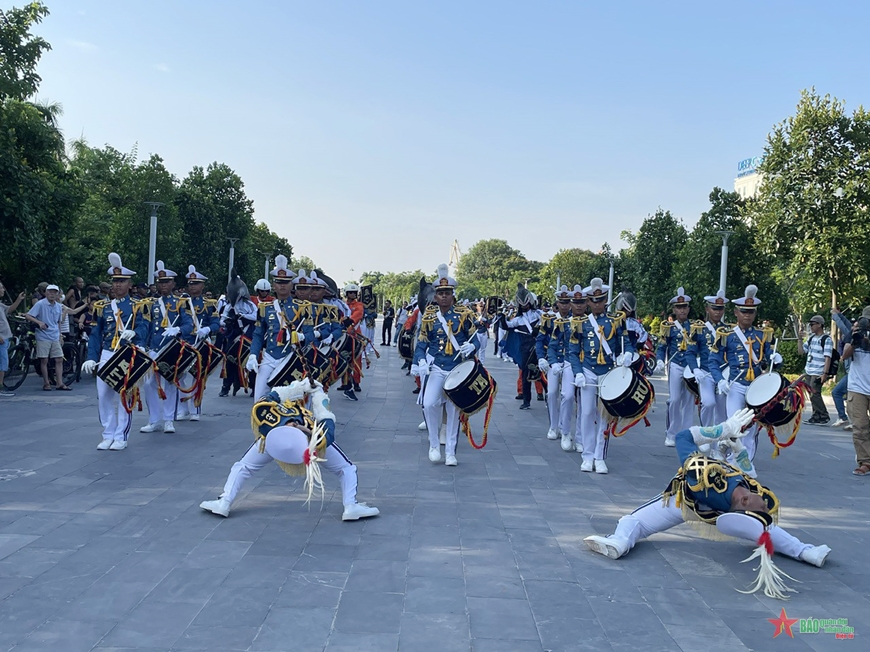 Tàu buồm Hải quân Indonesia thăm TP Hải Phòng