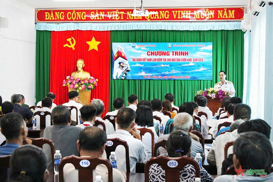 Lữ đoàn 171 thực hiện tốt chương trình “Hải quân Việt Nam làm điểm tựa cho ngư dân vươn khơi bám biển”