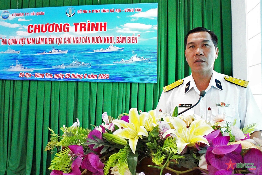 Lữ đoàn 171 thực hiện tốt chương trình “Hải quân Việt Nam làm điểm tựa cho ngư dân vươn khơi bám biển”
