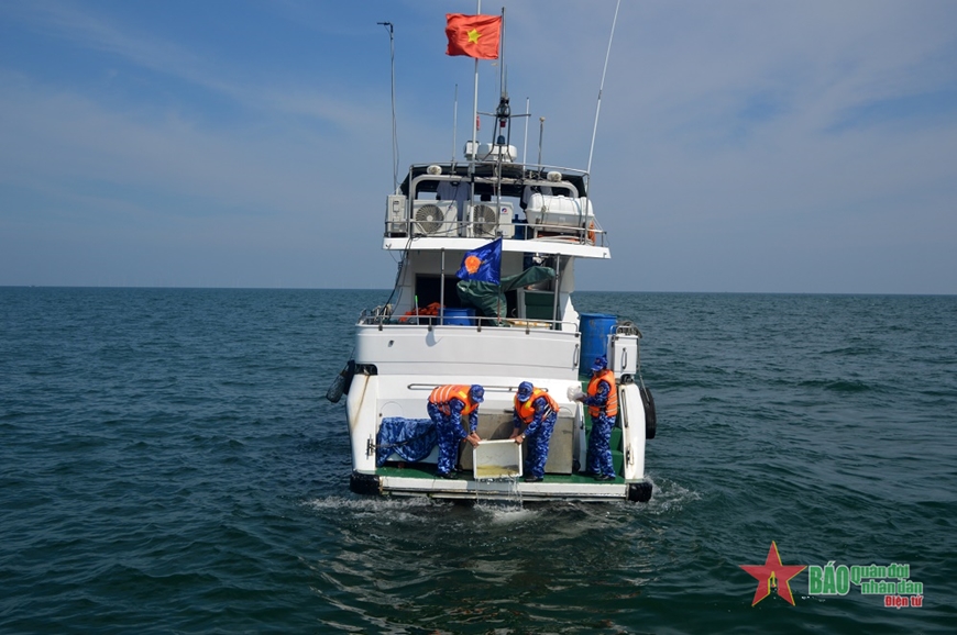 Cảnh sát biển hai nước Việt Nam - Trung Quốc tuần tra chung trên vùng biển phía Bắc Vịnh Bắc Bộ