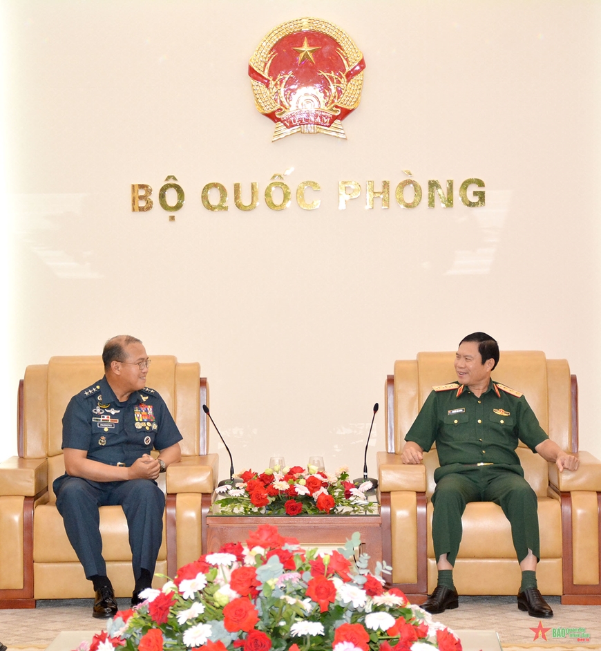 Thượng tướng Nguyễn Tân Cương tiếp Tư lệnh Không quân Philippines