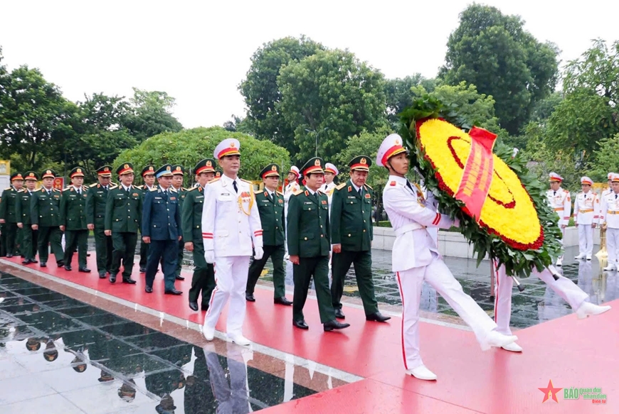 Lãnh đạo Đảng, Nhà nước, Quân đội vào Lăng viếng Chủ tịch Hồ Chí Minh