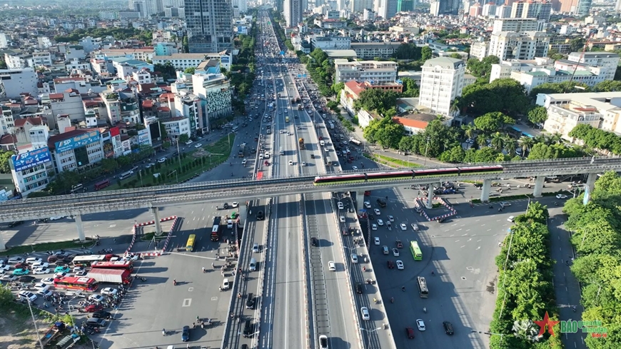 Người dân nô nức rời Hà Nội về quê nghỉ lễ
