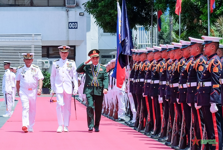 Đại tướng Phan Văn Giang chào xã giao Tổng thống Philippines, thăm trụ sở Bộ tư lệnh Hải quân Philippines