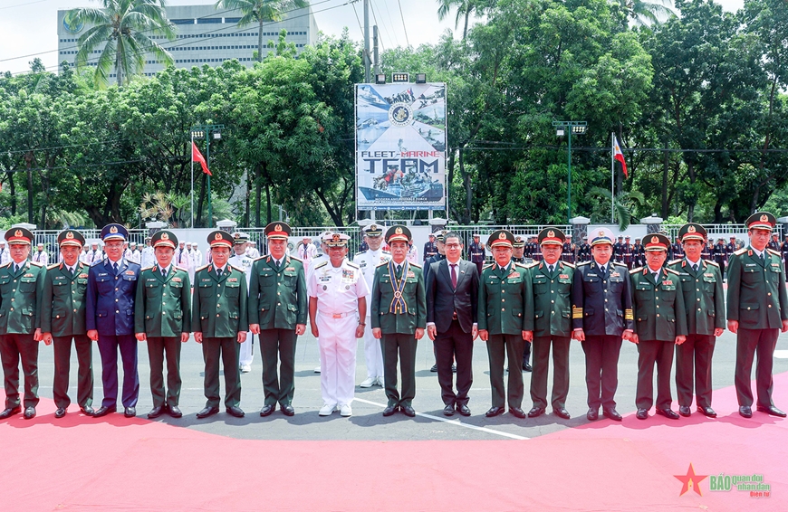 Đại tướng Phan Văn Giang chào xã giao Tổng thống Philippines, thăm trụ sở Bộ tư lệnh Hải quân Philippines