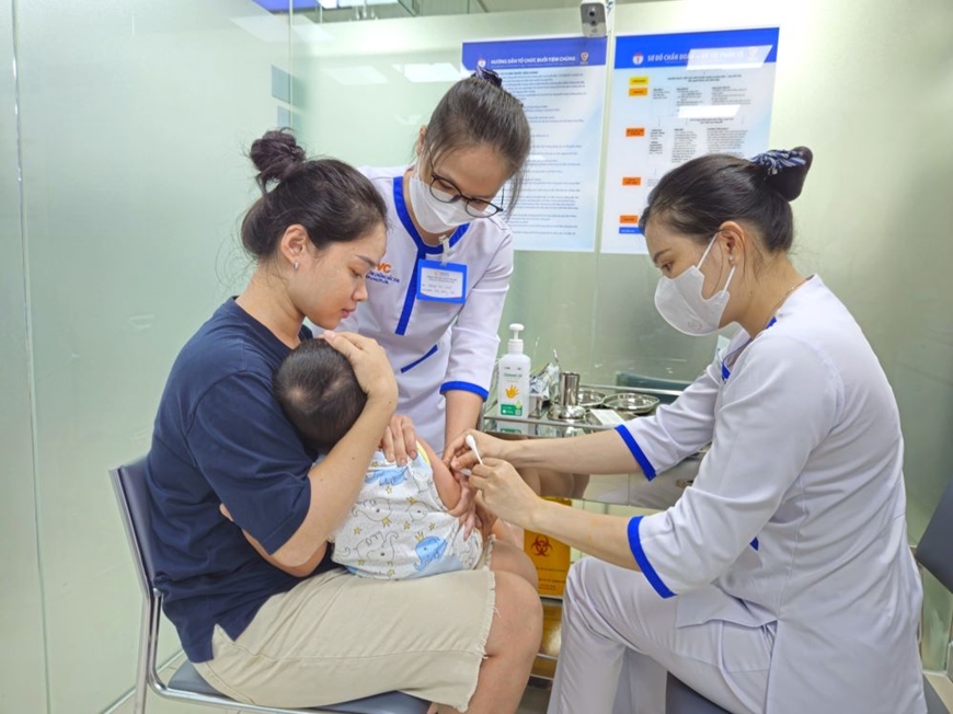 TP Hồ Chí Minh tăng cường tiêm vaccine, quyết liệt dập dịch sởi