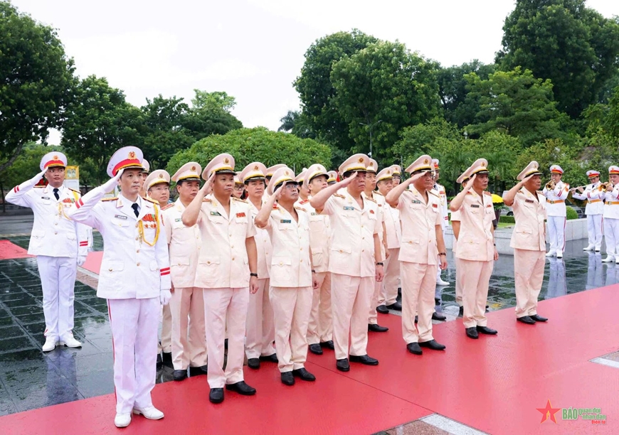 Lãnh đạo Đảng, Nhà nước, Quân đội vào Lăng viếng Chủ tịch Hồ Chí Minh