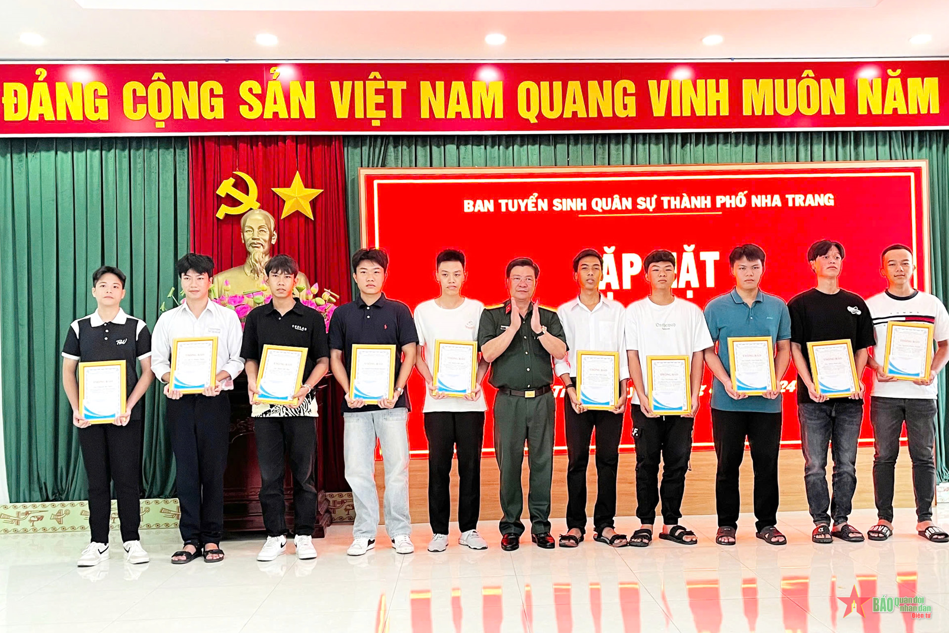 Thành phố Nha Trang gặp mặt thí sinh trúng tuyển vào các trường quân đội