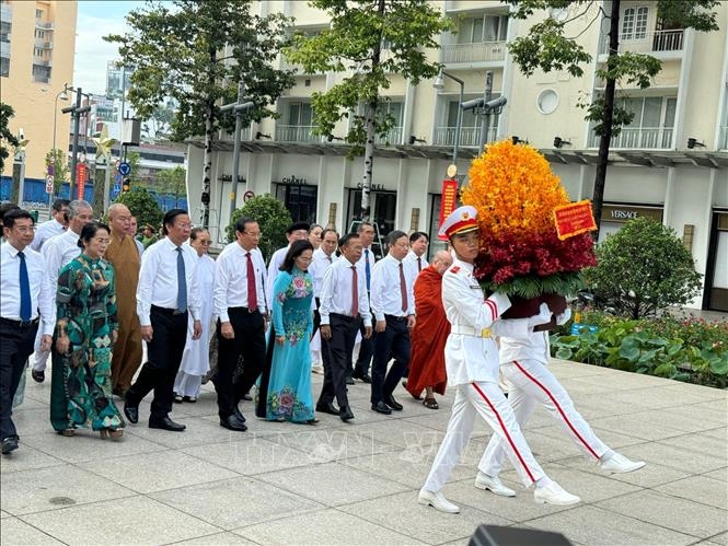 Dâng hương tưởng niệm Chủ tịch Hồ Chí Minh, Chủ tịch Tôn Đức Thắng