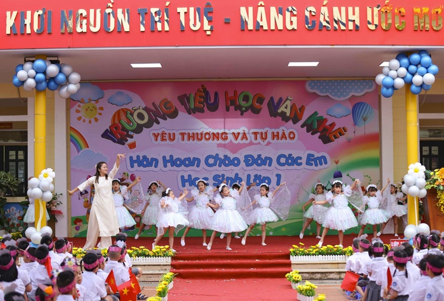 Háo hức ngày đầu tiên đến trường