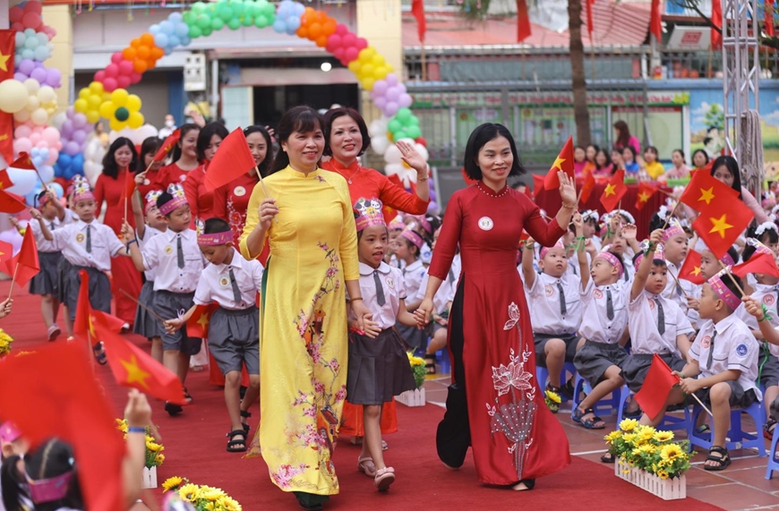 Háo hức ngày đầu tiên đến trường