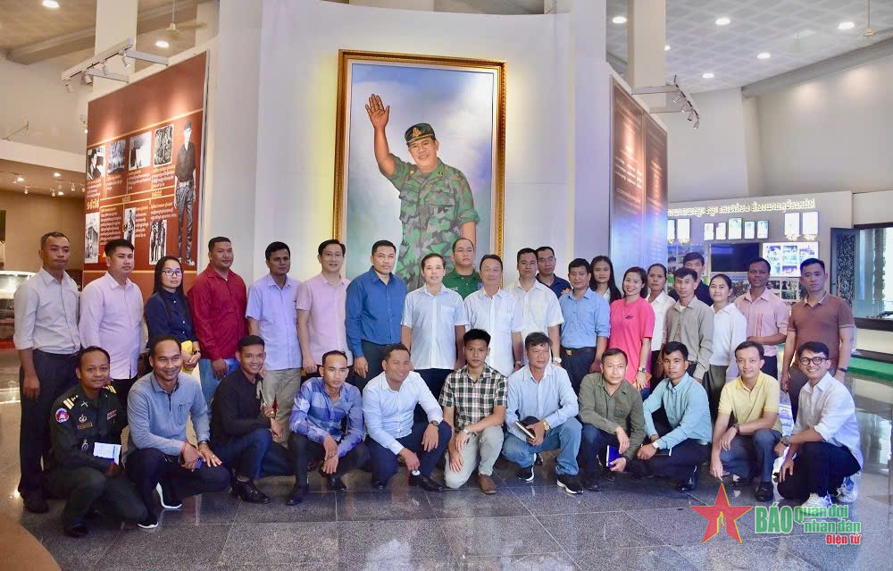 Chương trình giao lưu sĩ quan trẻ Việt Nam – Campuchia thành công tốt đẹp